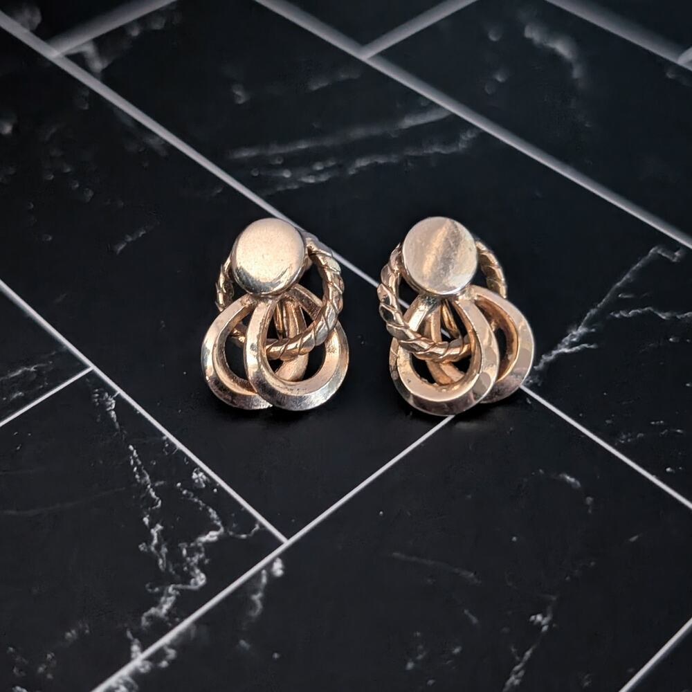 Vintage Screw On Earrings - Gold Tone Interlocking Rings 0.75"